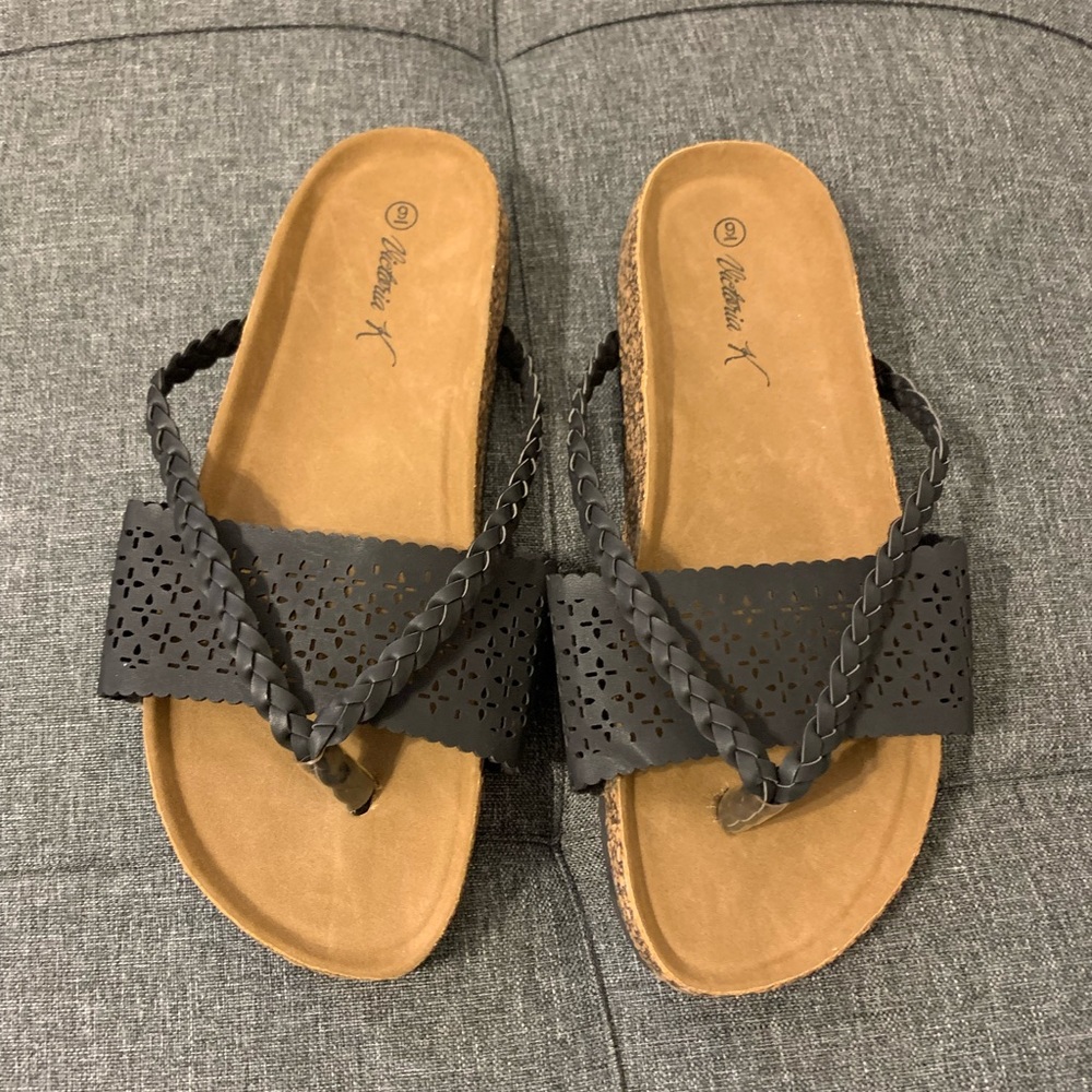 Black Victoria K Slides
